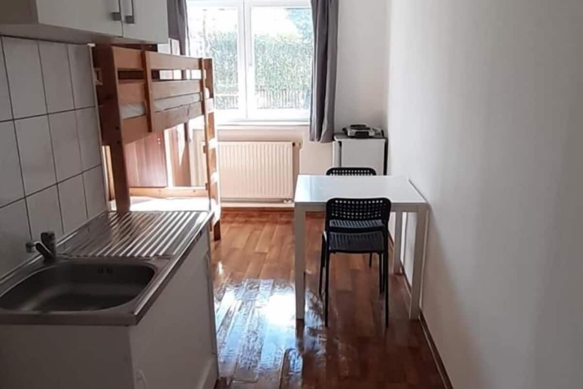 Individually furnished, iron/ironing board, free WiFi