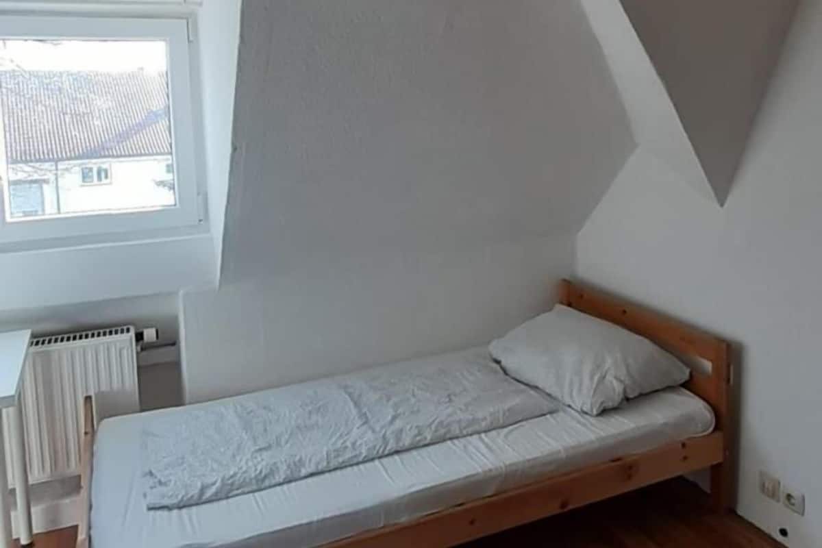 Individually furnished, iron/ironing board, free WiFi