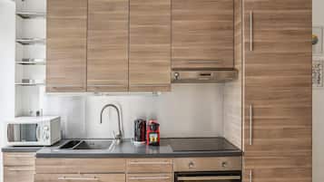 Geladeira, micro-ondas, fogão, cooktop