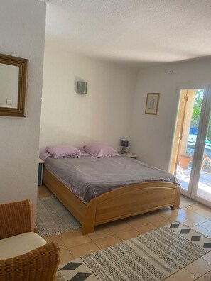 5 bedrooms, iron/ironing board, wheelchair access