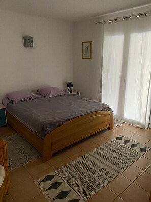 5 habitaciones y tabla de planchar con plancha 