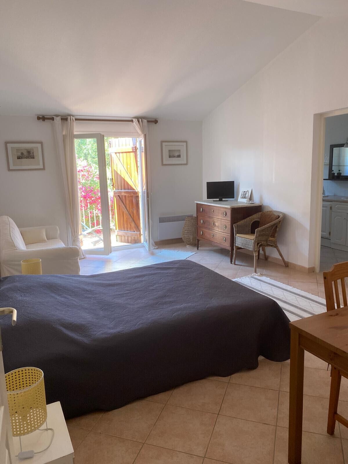 5 bedrooms, iron/ironing board, wheelchair access