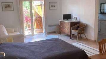 5 bedrooms, iron/ironing board, wheelchair access