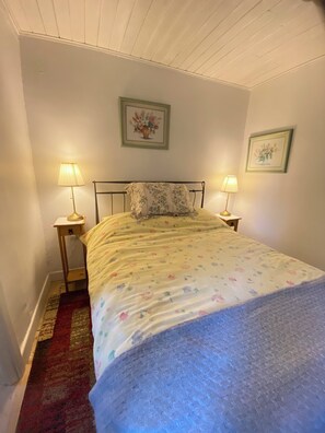 8 quartos, ferros/tábuas de passar roupa, Wi-Fi, roupa de cama