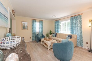 TV, books - Serenity By The Sea-Non-Group Rental-3 Bedrooms, 2 Bathrooms-Sleeps 6 (Berlin-Ocean Pines)