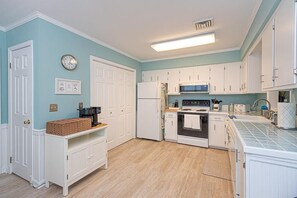 Microwave, coffee/tea maker, toaster