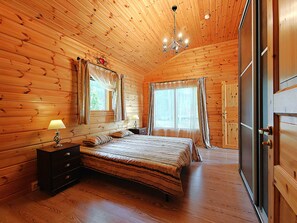 3 slaapkamers, een strijkplank/strijkijzer, wifi, beddengoed