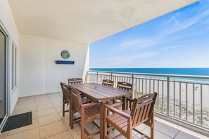 Outdoor dining - Admirals Quarters 508 - Beachfront Elegance in Orange Beach (Orange Beach)