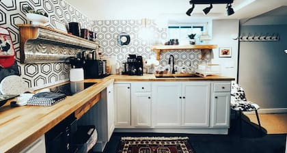 Cute & Cozy Lower Level Apartment in Sheridan