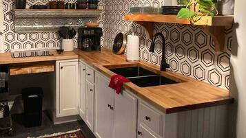 Fridge, microwave, coffee/tea maker, toaster
