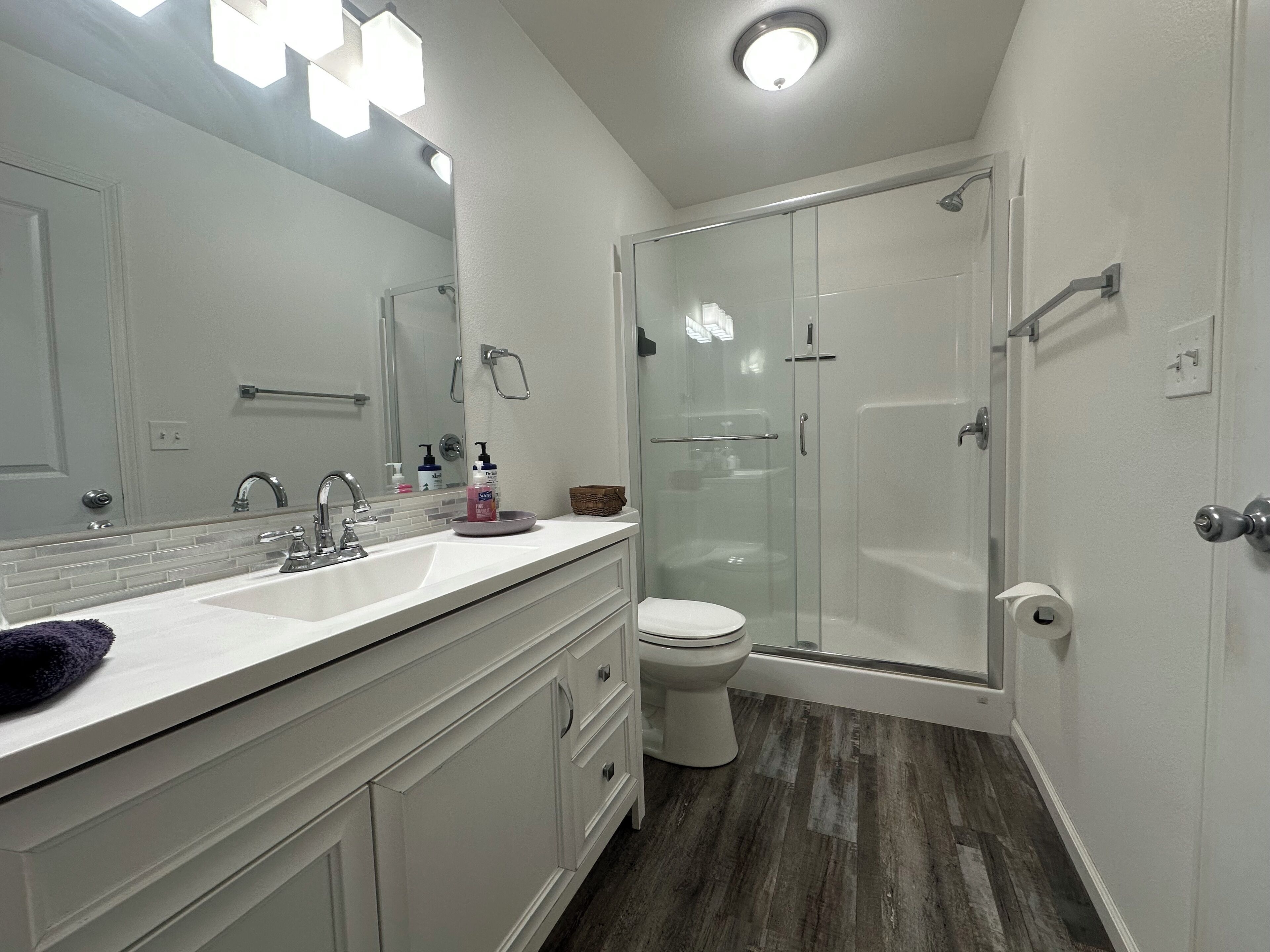 Sèche-cheveux, serviettes fournies