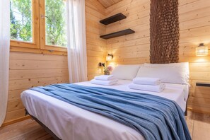 Free WiFi, bed sheets - Wooden bungalow Oslo, 600 m from the beach (L'Escala)