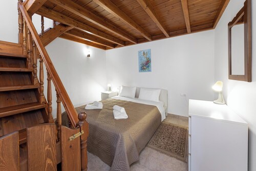 Casa Porolithos II