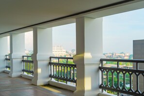 Handrails in hallways