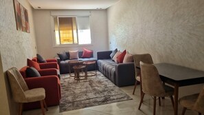 Apartment, 2 Bedrooms, Smoking, City View | Living room