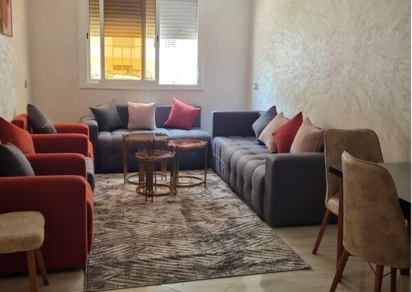 Apartment, 2 Bedrooms, Smoking, City View | Living room