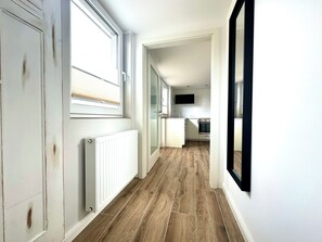 Réfrigérateur, four, plaque de cuisson, cafetière/bouilloire