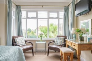 5 chambres, fer et planche à repasser, Wi-Fi, draps fournis