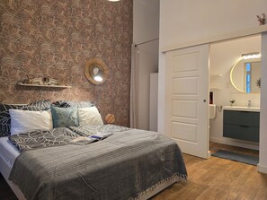 2 bedrooms, desk, soundproofing, iron/ironing board