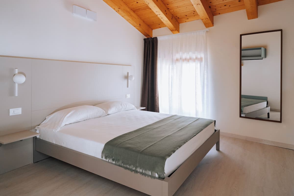 Standard Room | Free WiFi, bed sheets