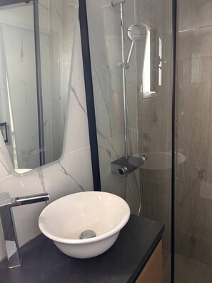 Hårtørrer, håndklæder, Sæbe, Toiletpapir
