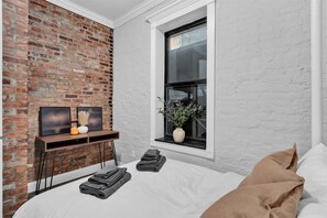 Desk, iron/ironing board, WiFi, bed sheets