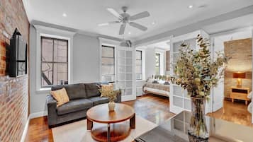 Téléviseur, bureau