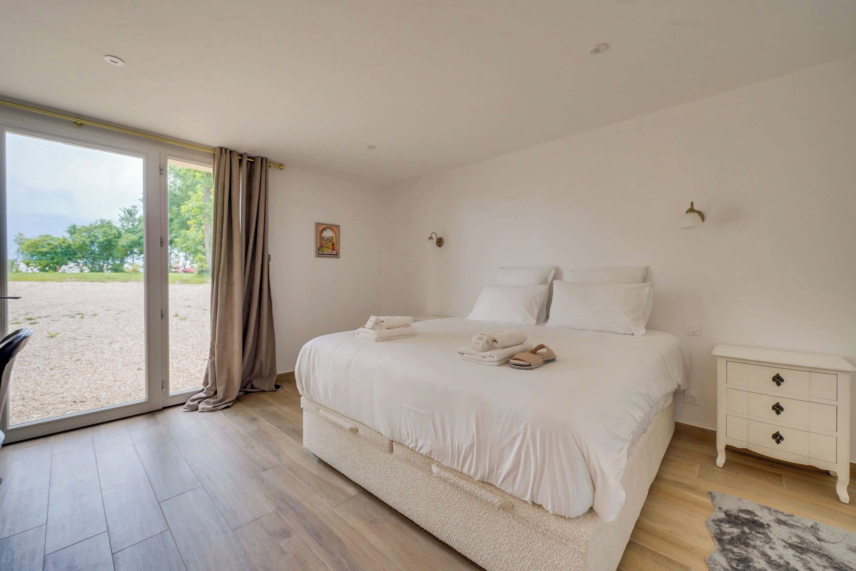 4 chambres, fer et planche à repasser, Wi-Fi, draps fournis