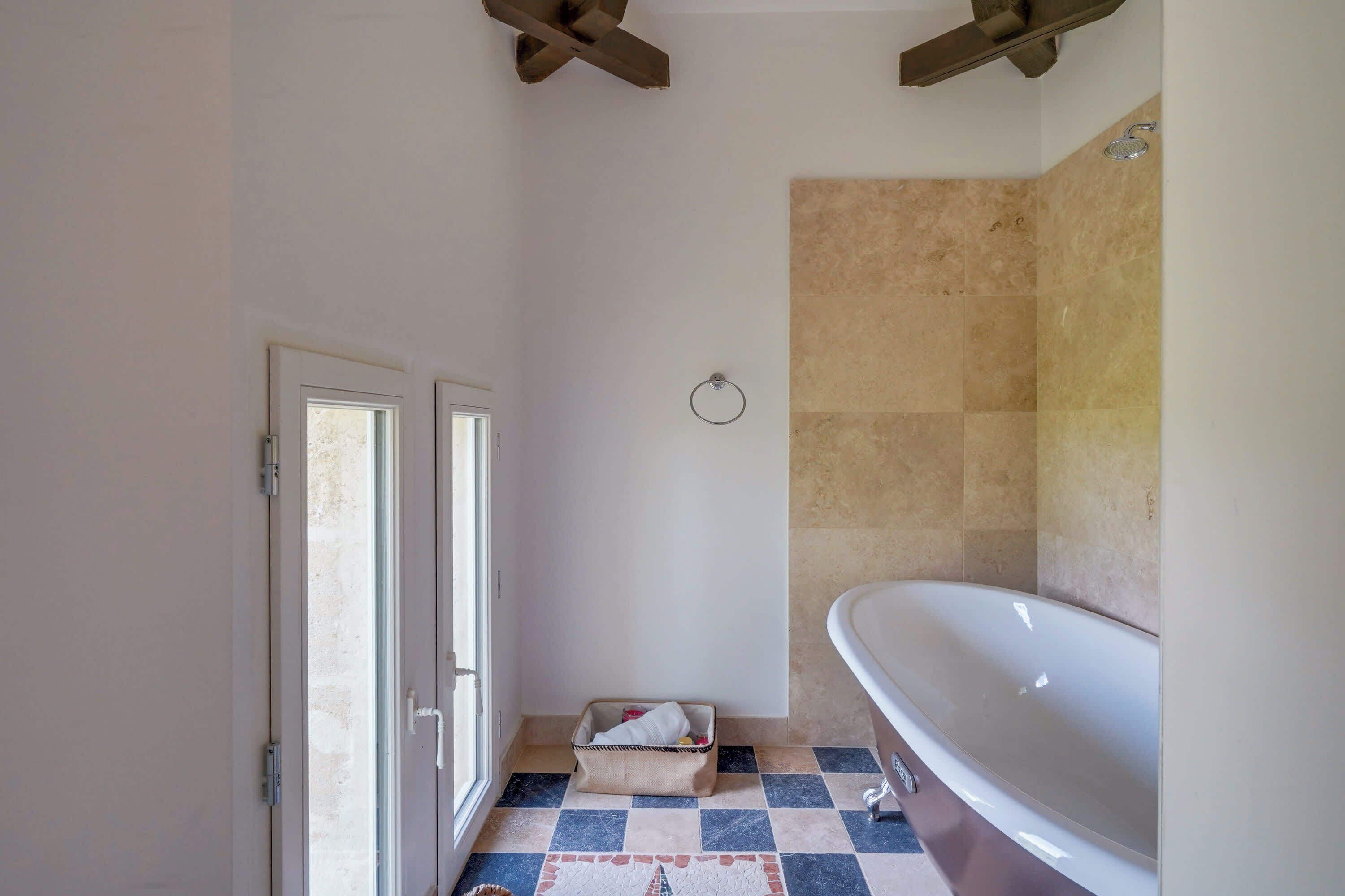 Shower, hair dryer, towels, shampoo