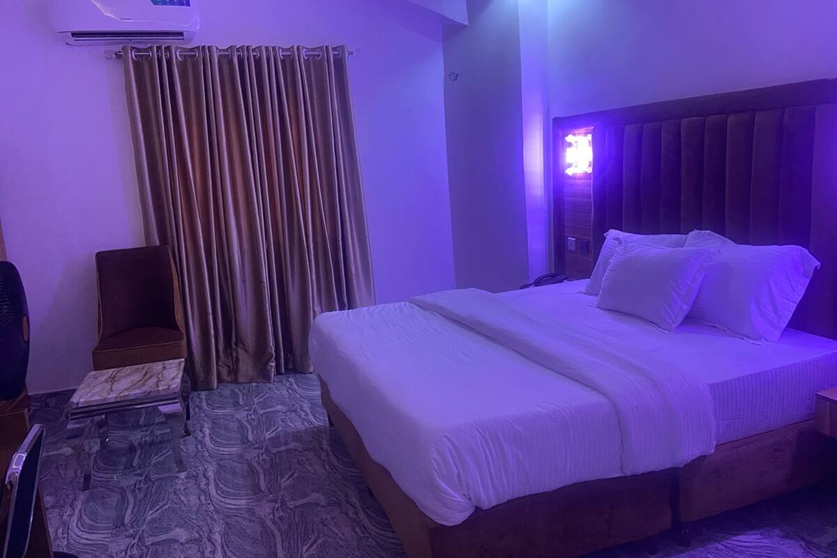 Executive Room | Meja, ruang kerja komputer riba, Wi-fi percuma