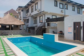Outdoor pool - Correct Residence & Resort (Abuja)