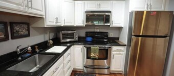 Jiminy's GEM: ski-in/ski-out 3br/3ba condo at base