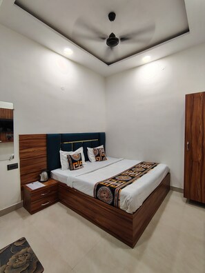 Deluxe Double Room | Desk, laptop workspace, free WiFi - Aastha view (Amritsar)
