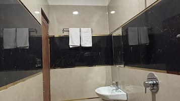 Deluxe Double Room | Bathroom | Slippers, towels, soap, shampoo