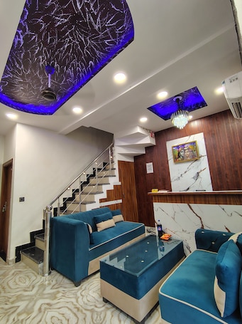 Deluxe Double Room | Living area