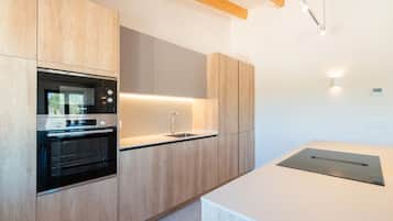 Frigorífic, microones, forn i placa de cuina