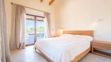 4 bedrooms, WiFi, bed sheets