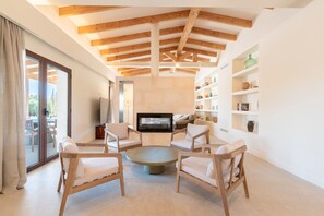 TV, fireplace