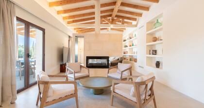 Villa Lorena - Newly Renovated and Just a Few Kilometers from the Beautiful Es Trenc Beach with Wi-Fi and A/C