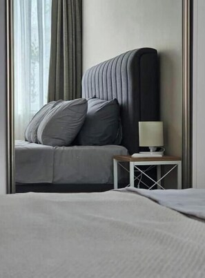 2 bedrooms, desk, iron/ironing board, travel cot