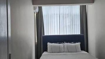 2 Schlafzimmer, Schreibtisch, Bügeleisen/Bügelbrett, Reisekinderbett