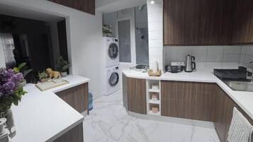 Fridge, microwave, stovetop, dishwasher