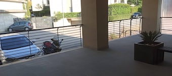 Ai piedi della collina