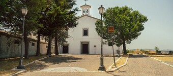 Ai piedi della collina