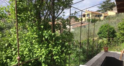 Nine kilometers from Lake Turano, cozy wooden chalet.