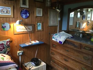 2 bedrooms, free WiFi, bed sheets - Nine kilometers from Lake Turano, cozy wooden chalet. (Oliveto)