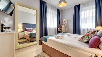 8 bedrooms, WiFi, bed sheets