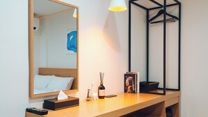デスク、WiFi (無料)