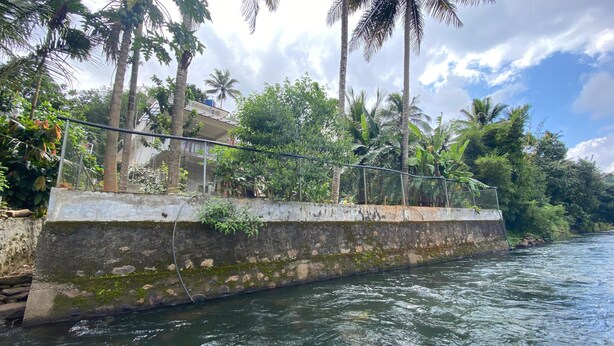 A river with a concrete embankment and palm trees. - River Soul Villa/ 3-bedroom house in Riverside (Upputhara)
