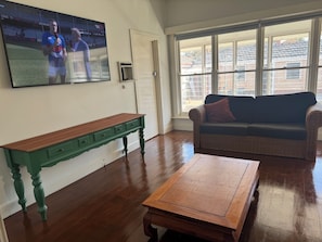 TV, lareira